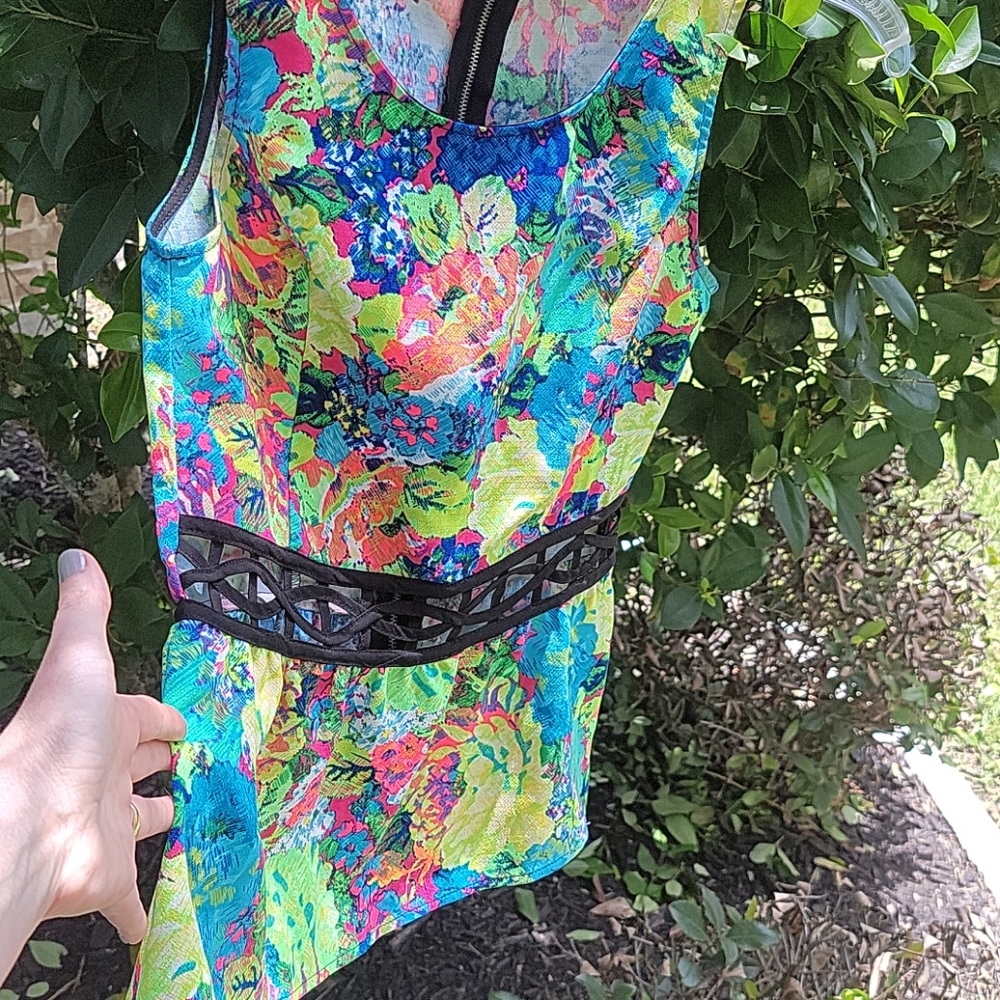 Vintage Peplum floral cut Sleeveless top with zipper. Total BARBIE VIBE!!! NEW - Picture 2 of 8